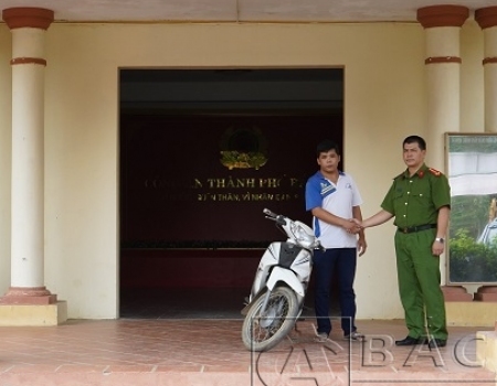 Công an TP Bắc Kạn trả xe môtô cho ông Lý Đình Đề