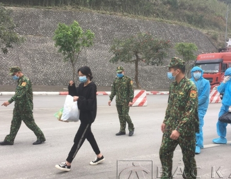 Công an Bắc Kạn phối hợp với lực lượng chức năng trao trả He Li Zhen tại cửa khẩu Quốc tế Hữu Nghị tỉnh Lạng Sơn