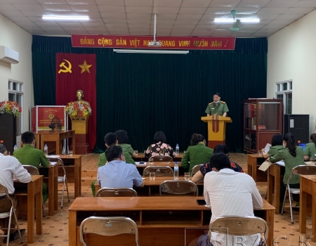 Thượng tá Nguyễn Duy Ngoạn, Trưởng phòng Xây dựng phong trào toàn dân bảo vệ ANTQ, trưởng đoàn kết luận tại buổi kiểm tra.  