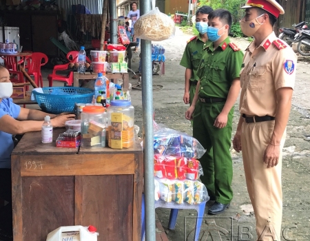 Lực lượng Công an cơ sở đẩy mạnh công tác tuyên truyền đảm bảo ANTT đến quần chúng nhân dân tại xã Nam Mẫu, huyện Ba Bể