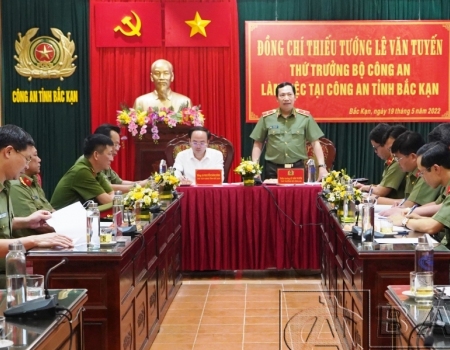 Thứ trưởng Lê Văn Tuyến và đoàn công tác Bộ Công an làm việc tại Công an tỉnh