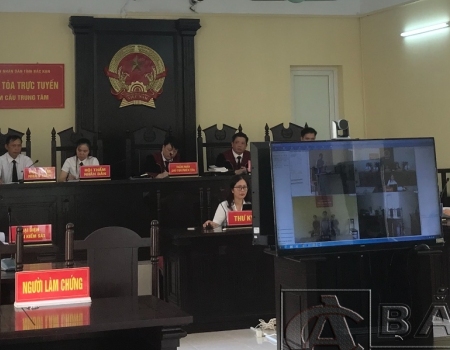   Bị cáo Phạm Thị Hoa bị Tòa án nhân dân tỉnh Bắc Kạn xử phạt 20 năm tù về tội “Vận chuyển trái phép chất ma túy”.