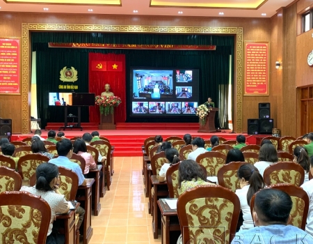 Đại tá Hà Trọng Trung - Phó Giám đốc Công an tỉnh phát biểu khai mạc hội nghị