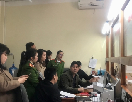Đoàn công tác kiểm tra tại Bộ phận Một cửa phường Phùng Chí Kiên, thành phố Bắc Kạn
