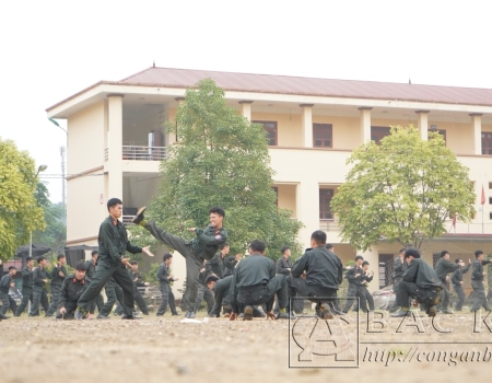 Lực lượng Cảnh sát cơ động thực hành các động tác nâng cao về kỹ, chiến thuật, võ thuật CAND, sẵn sàng chiến đấu trong mọi tình huống