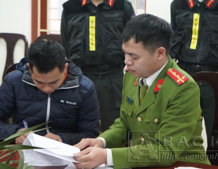   Đối tượng Lê Văn Quyên bị khởi tố về hành vi mua bán người dưới 16 tuổi.