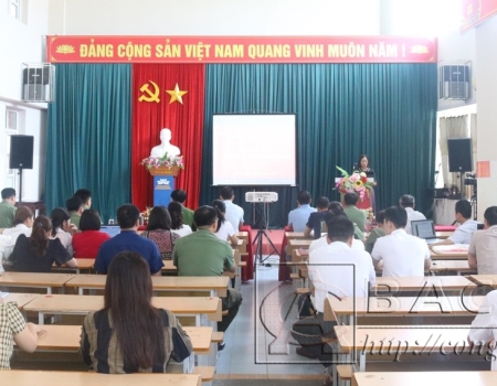 Lãnh đạo Công an tỉnh và lãnh đạo Ủy ban MTTQ Việt Nam tỉnh ký kết Chương trình phối hợp