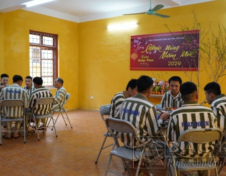 Bữa cơm tất niên Xuân Giáp Thìn cho phạm nhân tại Trại tạm giam Công an tỉnh