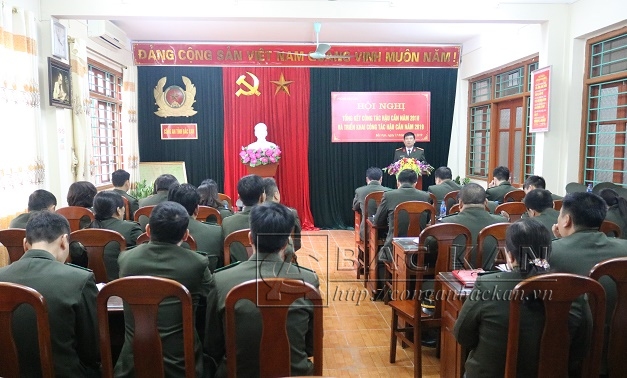 Đại tá Dương Văn Tính, Giám đốc Công an tỉnh phát biểu chỉ đạo tại Hội nghị triển khai công tác phòng Hậu cần