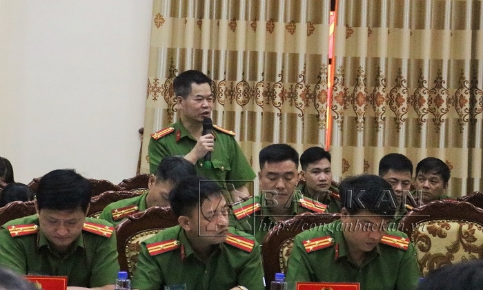 Lãnh đạo Công an huyện Bạch Thông (Bắc Kạn) trao đổi nghiệp vụ đấu tranh, phòng chống tội phạm ma túy