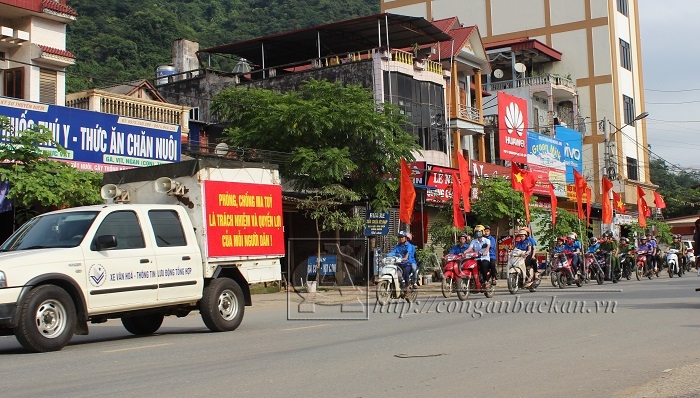 Diễu hành tuyên truyền phòng chống ma túy tại huyện Chợ Đồn
