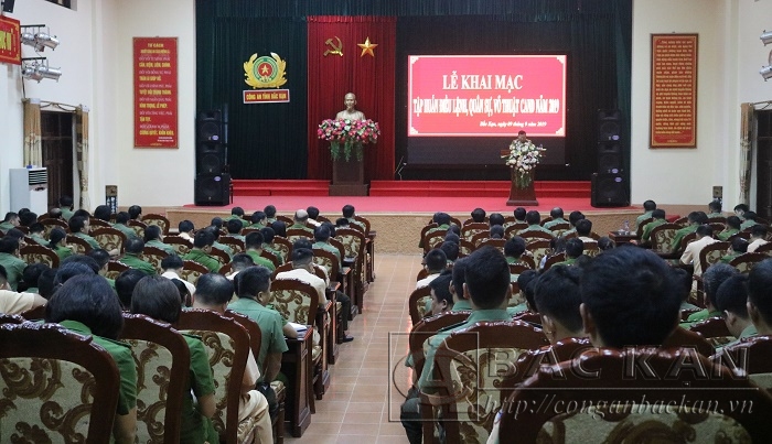 Công an tỉnh khai mạc tập huấn điều lệnh, quân sự, võ thuật CAND năm 2019