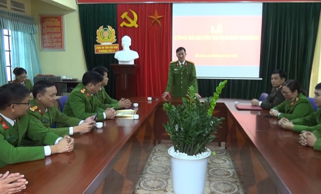 Đại tá Hà Trọng Trung Phó Giám đốc Công an tỉnh phát biểu, chúc mừng thành tích tập thể và CBCS phòng Cảnh sát điều tra tội phạm về ma túy.