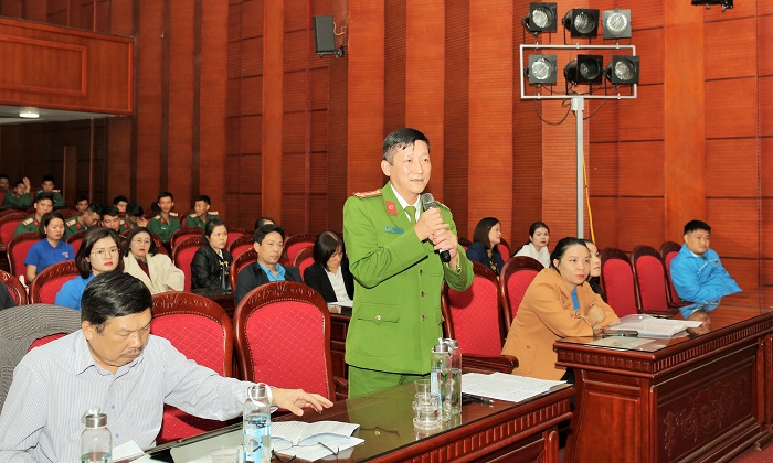 Đại tá Hà Trọng Trung – Phó Giám đốc Công an tỉnh Bắc Kạn giải đáp những thắc mắc, những câu hỏi liên quan đến lĩnh vực an ninh mạng.