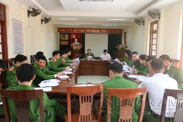 Công an tỉnh hướng dẫn điều chỉnh các loại giấy tờ công dân cho lực lượng Công an xã của các xã mới sát nhập trên địa bàn huyện Na Rì