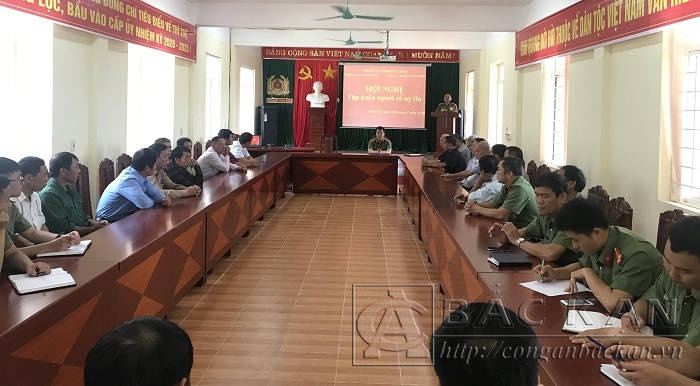 35 người có uy tín trong vùng dân tộc thiểu số ở huyện Ngân Sơn được bồi dưỡng kiến thức tuyên truyền
