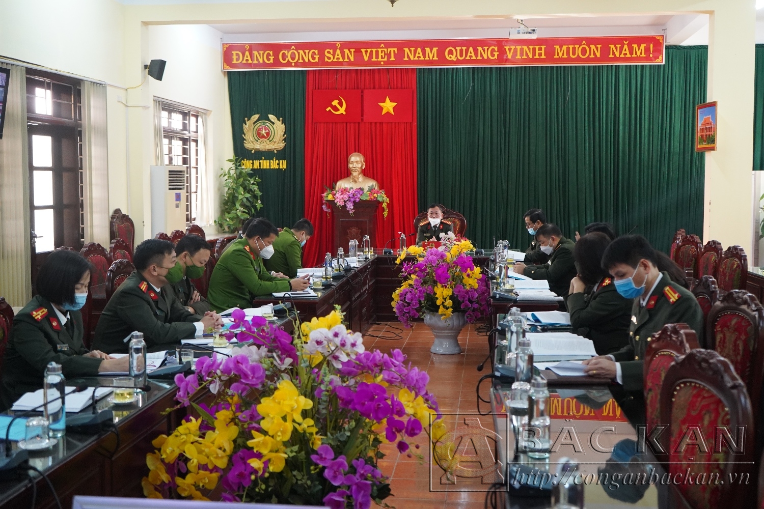 Đại tá Đinh Quang Huy, Phó Giám đốc Công an tỉnh chủ trì Hội nghị tại điểm cầu Bắc Kạn.