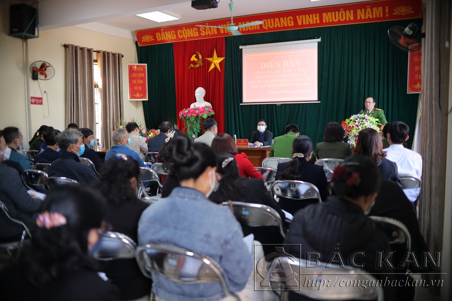 Diễn đàn Công an lắng nghe ý kiến Nhân dân tại phường Nguyễn Thị Minh Khai, Thành phố Bắc Kạn.