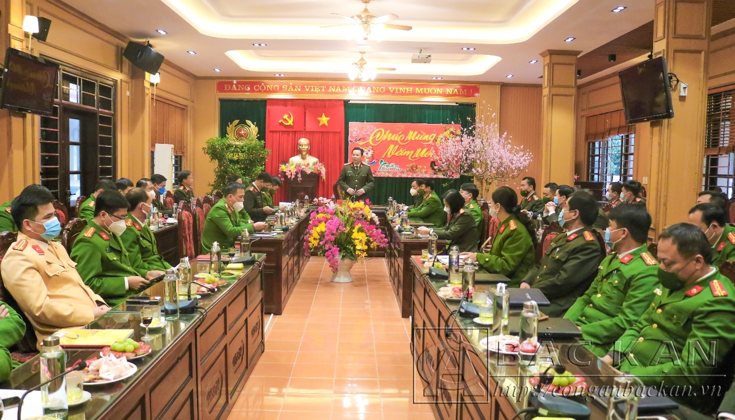 Đại tá Hà Văn Tuyên phát biểu tại buổi gặp mặt đầu xuân năm 2022. 