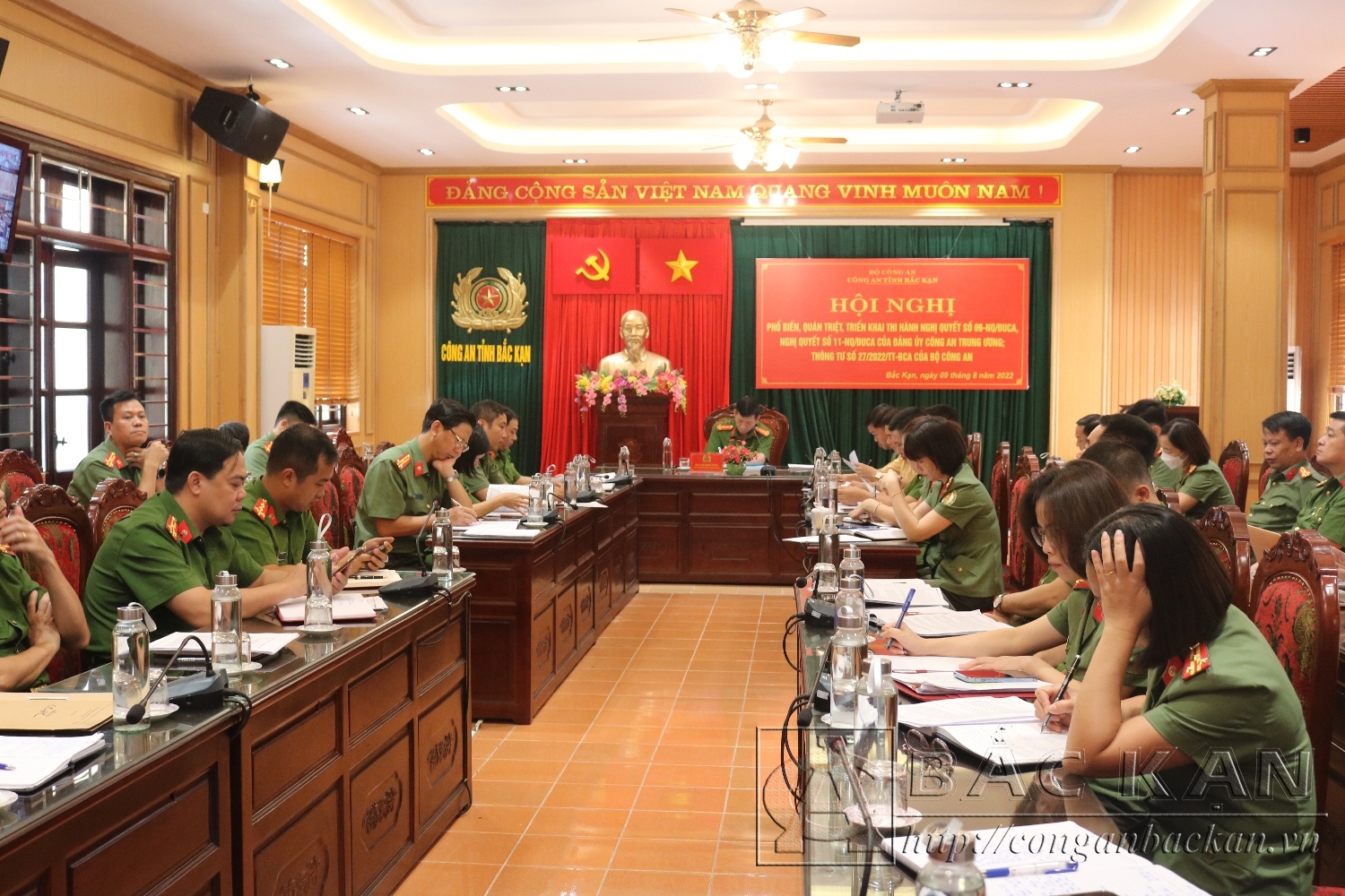 Đại tá Hà Trọng Trung- Phó Giám đốc Công an tỉnh chủ trì tại điểm cầu Công an Bắc Kạn