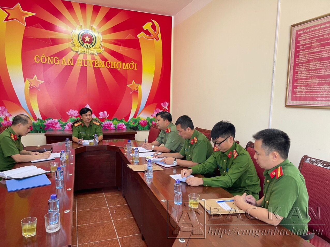   Đại tá Nguyễn Thanh Tuân, Phó Giám đốc Công an tỉnh chỉ đạo công tác kiểm tra PCCC và CNCH tại Công an Thành phố và Công an huyện Chợ Mới