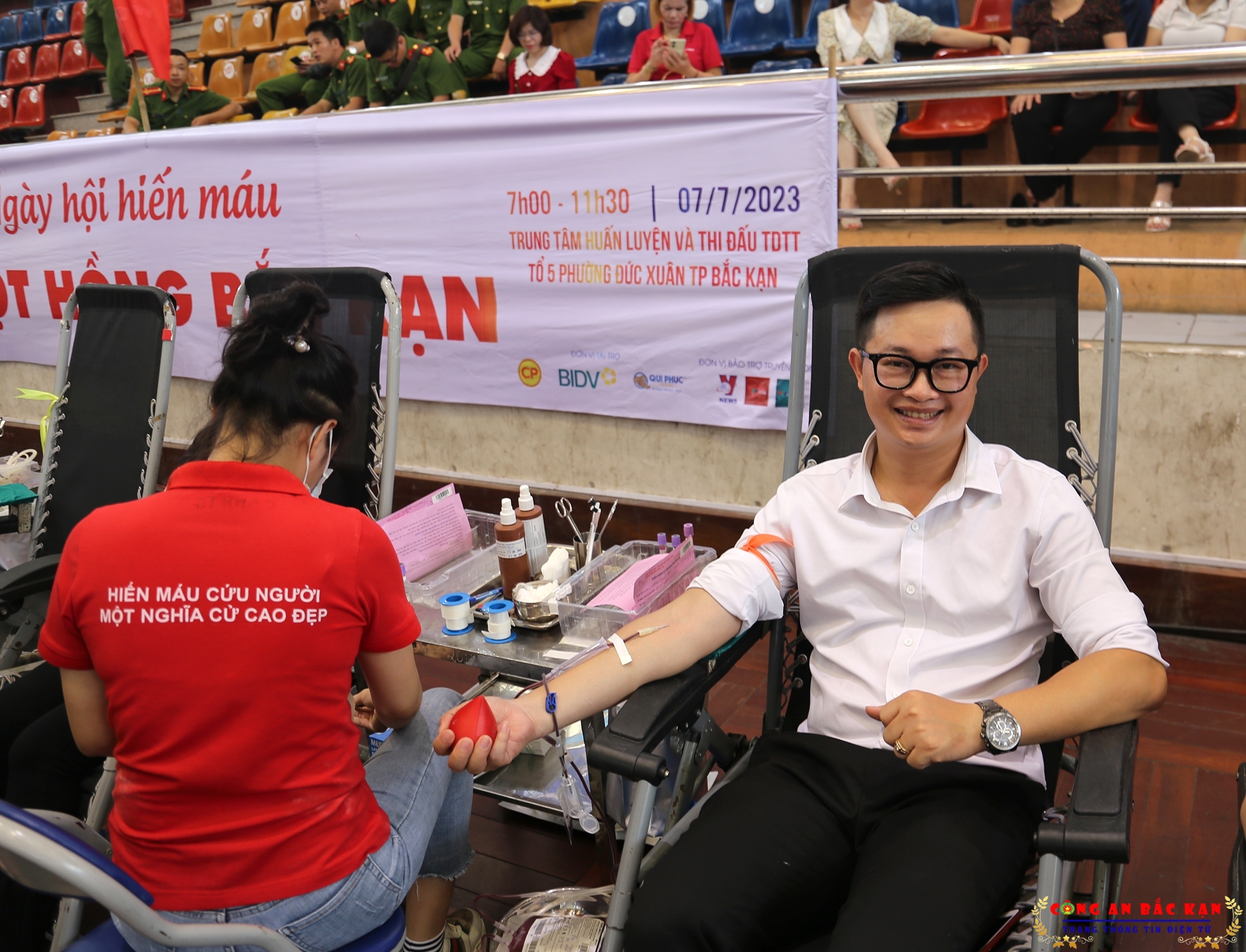 Chương trình Hành trình đỏ - kết nối dòng máu Việt năm 2023 tiếp nhận được hơn 1.000 đơn vị máu - Ảnh minh hoạ 2