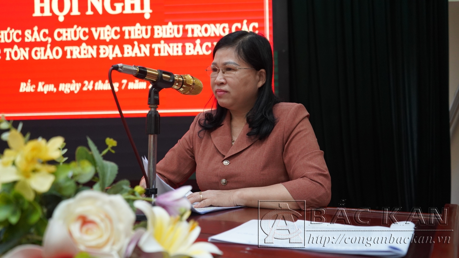 Đồng chí Phương Thị Thanh – Phó Bí thư thường trực tỉnh uỷ phát biểu tại hội nghị