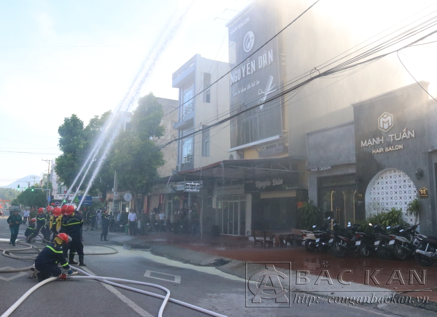 Thực tập phương án chữa cháy và cứu nạn, cứu hộ tại tổ liên gia an toàn phòng cháy chữa cháy tại tổ 5 phường Phùng Chí Kiên thành phố Bắc Kạn (2)