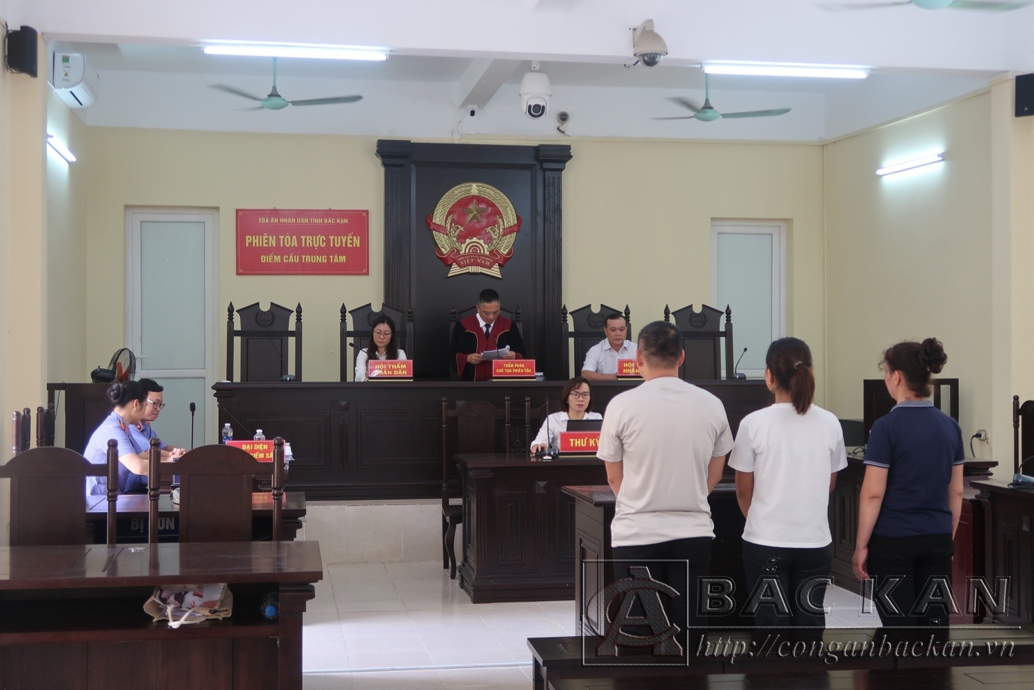  Tòa án nhân dân tỉnh Bắc Kạn xét xử vụ án hình sự về tội “Cho vay lãi nặng trong giao dịch dân sự” xảy ra tại huyện Chợ Đồn