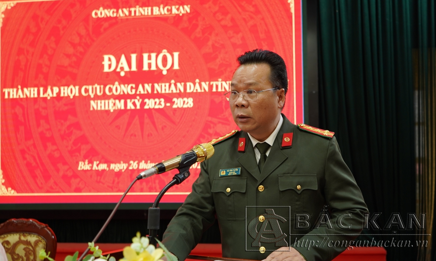 Đại tá Hà Văn Tuyên Ủy viên Ban Thường vụ Tỉnh ủy, Bí thư Đảng ủy, Giám đốc Công an tỉnh Bắc Kạn phát biểu tại Đại hội