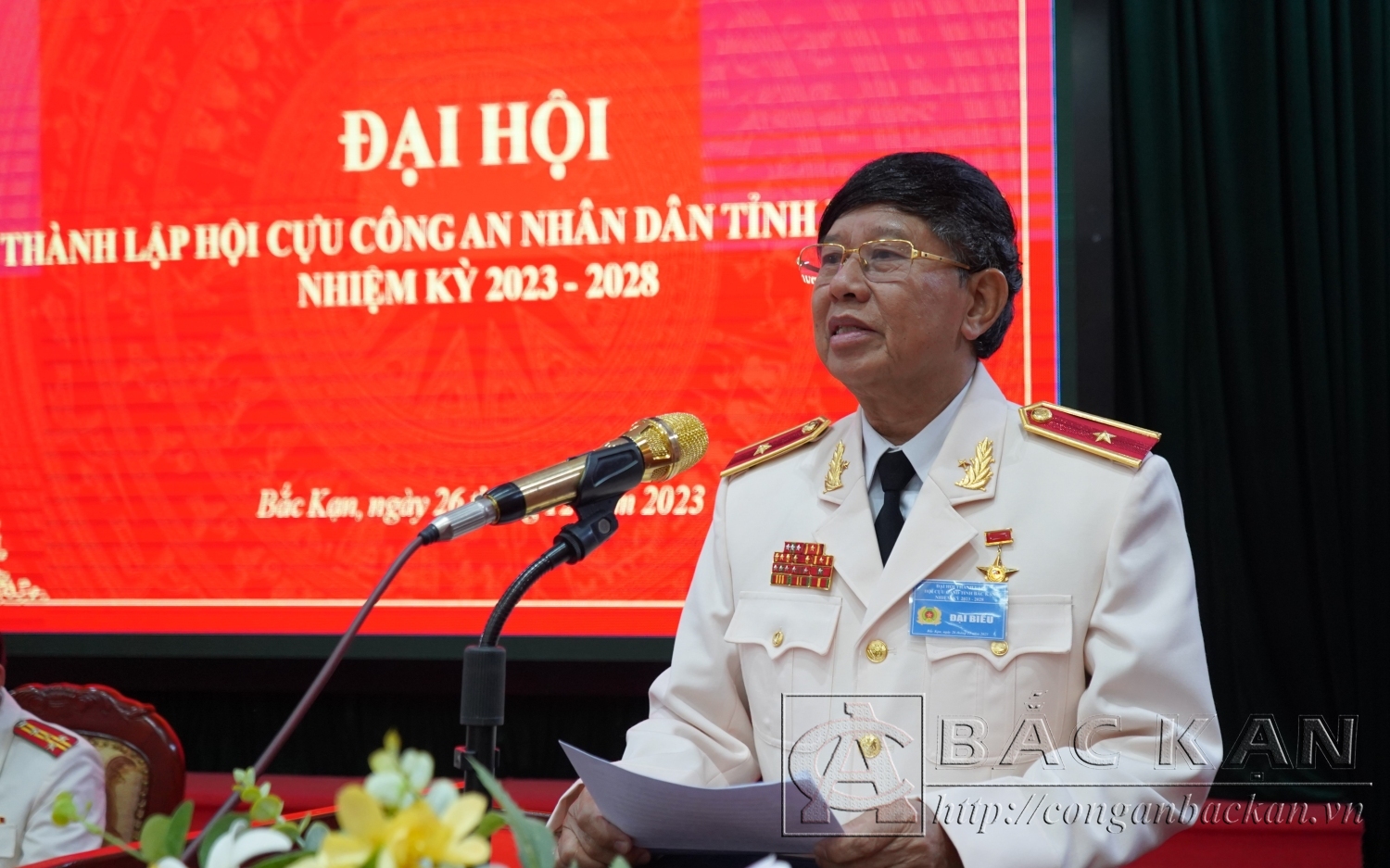 Thiếu tướng Vũ Hùng Vương, Anh hùng lực lượng vũ trang nhân dân, Phó Chủ tịch thường trực Hội Cựu Công an nhân dân Việt Nam phát biểu tại Đại hội