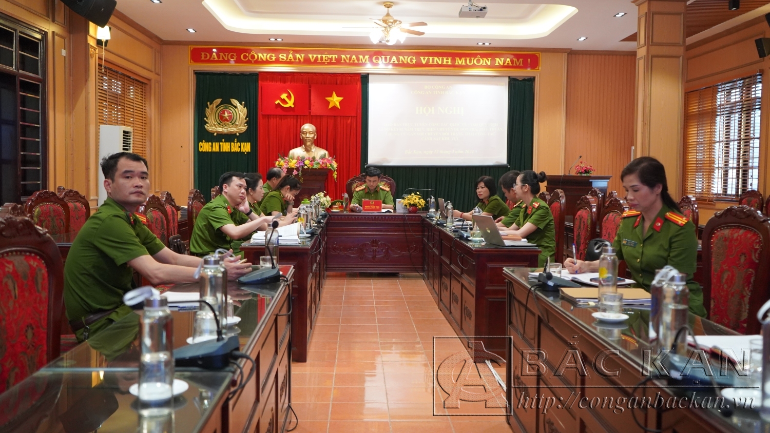 Đại tá Nguyễn Thanh Tuân, Phó Giám đốc Công an tỉnh chủ trì tại điểm cầu Công an tỉnh Bắc Kạn