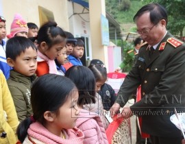 Thứ trưởng Bộ Công an Nguyễn Văn Thành thăm, làm việc tại tỉnh Bắc Kạn