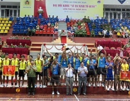 Đội bóng chuyền Công an huyện Ngân Sơn vô địch Giải Bóng chuyền “Toàn dân bảo vệ ANTQ” lần thứ III năm 2015