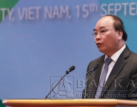 Thủ tướng Nguyễn Xuân Phúc phát biếu tại Hội nghị Bộ trưởng Doanh nghiệp nhỏ và vừa (Ngày 15 tháng 9 năm 2017, Thành phố Hồ Chí Minh, Việt Nam)