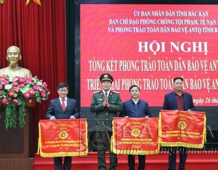 3 tập thể được Bộ Công an tặng cờ thi đua trong phong trào Toàn dân bảo vệ ANTQ năm 2018