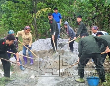 Hoạt động tình nguyện đã góp phần xây dựng tình cảm gắn bó giữa ĐVTN Công an tỉnh với quần chúng nhân dân.