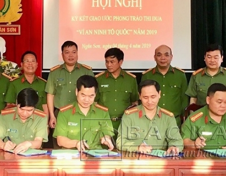 Lãnh đạo công an các huyện, TP Bắc Kạn ký giao ước thi đua năm 2019