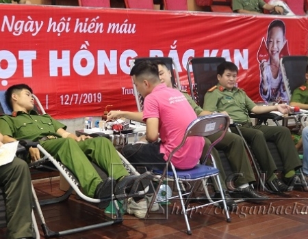 Ngày hội "Giọt hồng Bắc Kạn " năm 2019 thu hút đông đảo nhân dân, ĐVTN, lực lượng vũ trang  tham gia đăng ký, hiến máu.