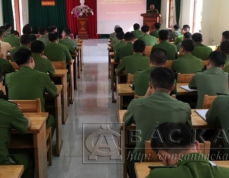 Đại tá Đinh Quang Huy, Phó Giám đốc Công an tỉnh phát biểu chỉ đạo tại lớp tập huấn