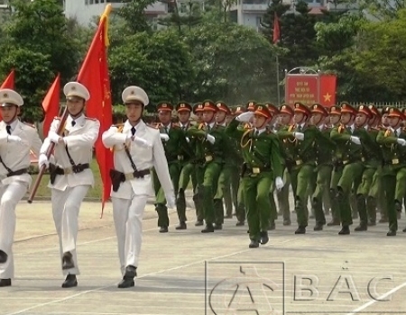 CBCS Công an tỉnh Bắc Kạn duyệt đội ngũ tại Lễ kỷ niệm 70 năm ngày thành lập lực lượng vũ trang tỉnh