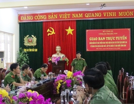 Đại tá Nguyễn Thanh Tuân - PGĐ Công an tỉnh Bắc Kạn chủ trì điểm cầu Bắc Kạn