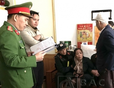 Cơ quan điều tra thi hành lệnh bắt và khám xét đối với Trần Thị Tuyết Nhung