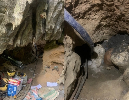 Khu vực hang nơi hai người bị nạn đang mắc kẹt