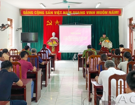 Hội nghị tuyên truyền pháp luật được tổ chức tại UBND thị trấn Nà Phặc, huyện Ngân Sơn.