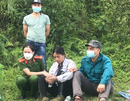 Đối tượng Nông Thị Hiền, trú tại thôn Pù Mò, xã Bằng Vân, huyện Ngân Sơn, bị lực lượng Công an huyện Ngân Sơn bắt quả tang khi đang trên đường đi bán ma túy.  