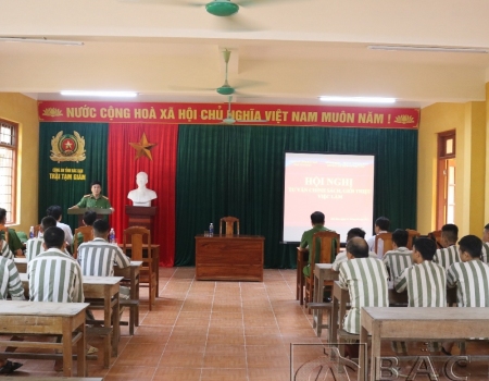 Đại tá Nguyễn Thanh Tuân, Phó Giám đốc Công an tỉnh phát biểu khai mạc buổi tư vấn