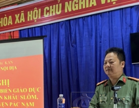 Thượng tá Dương Văn Tu, Phó trưởng Phòng An ninh nội địa thông tin đến bà con về tình hình an ninh trật tự trên địa bàn tỉnh