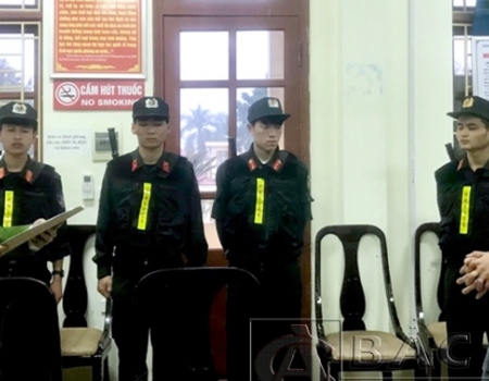 Cơ quan CSĐT Công an tỉnh Bắc Kạn thực hiện quyết định khởi tố bị can, lệnh bắt bị can để tạm giam đối với Vi Văn Sắc.