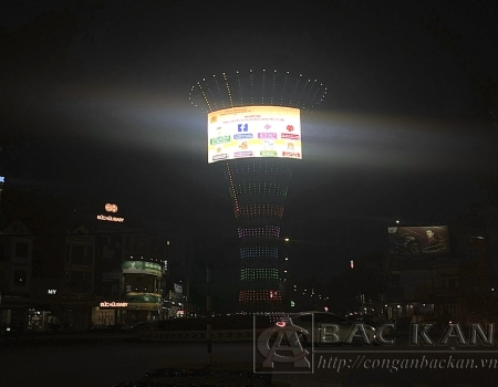 Màn hình LED quảng cáo đón tầm nhìn của người tham gia giao thông
